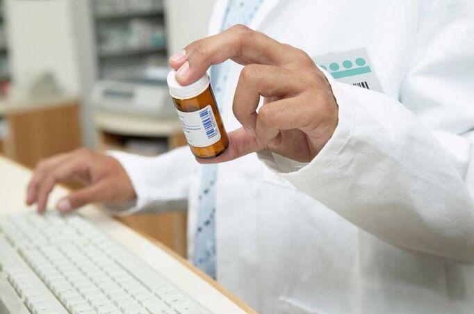 врач прописывает таблетки для профилактики глистов